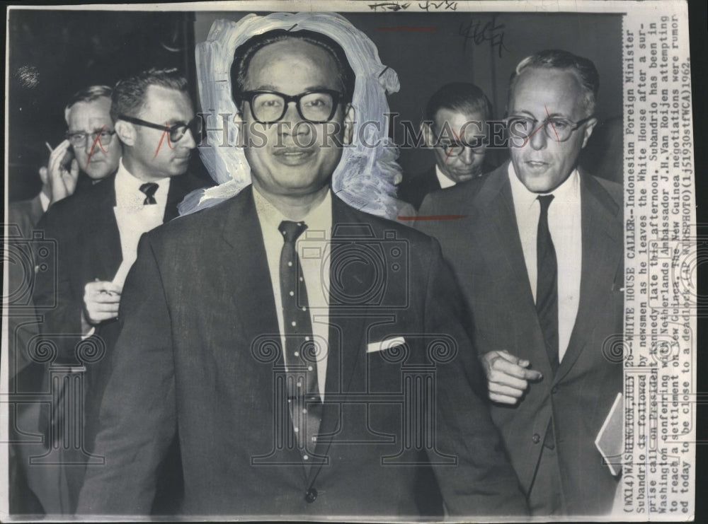 1962 Press Photo Indonesian Minister Subandrio, J. H. Van Reijen - Historic Images