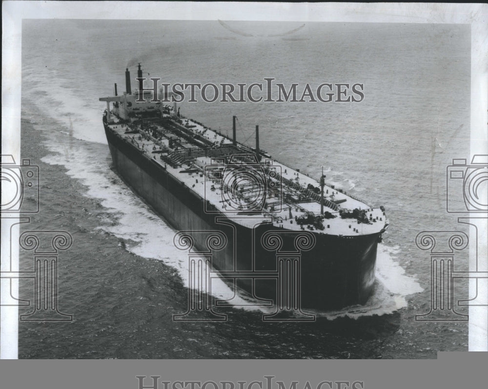 1968 Press Photo S.S. Universe Ireland, world&#39;s largest tanker - Historic Images