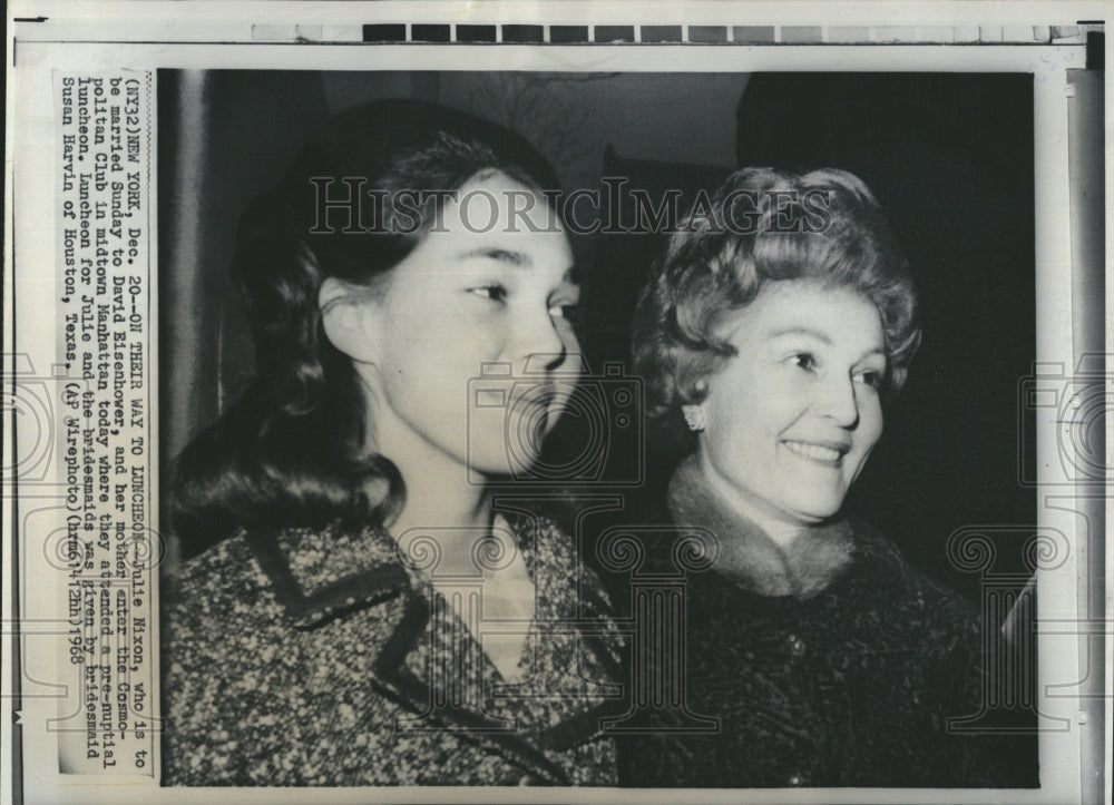 1968 Press Photo of Julie Nixon and mom at Cosmopolitan Club in New York - Historic Images