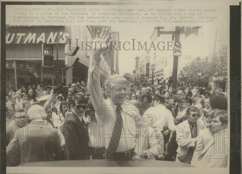 1976 Press Photo Jimmy Carter waves goodbye crowd - Historic Images