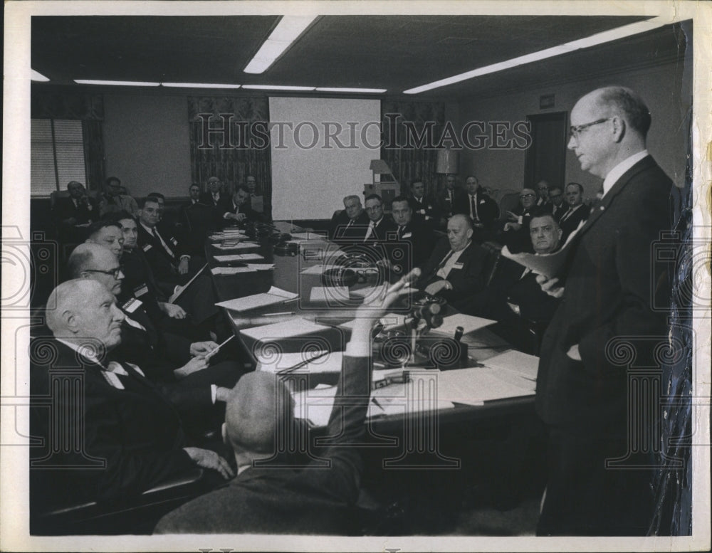 1967 Press Photo Gov. Lester Maddox speaking to State Board of Regents Atlanta - Historic Images