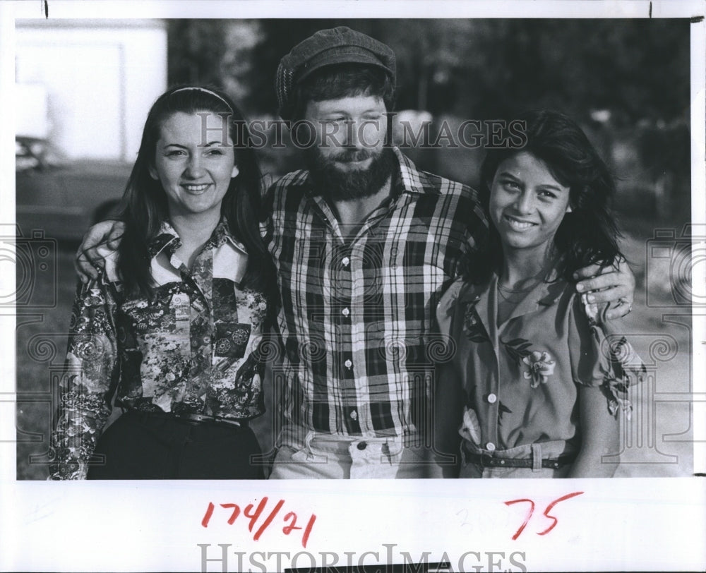 1981 Press Photo Debbie and Terry Hansen and daughter Sana - RSH06399 - Historic Images