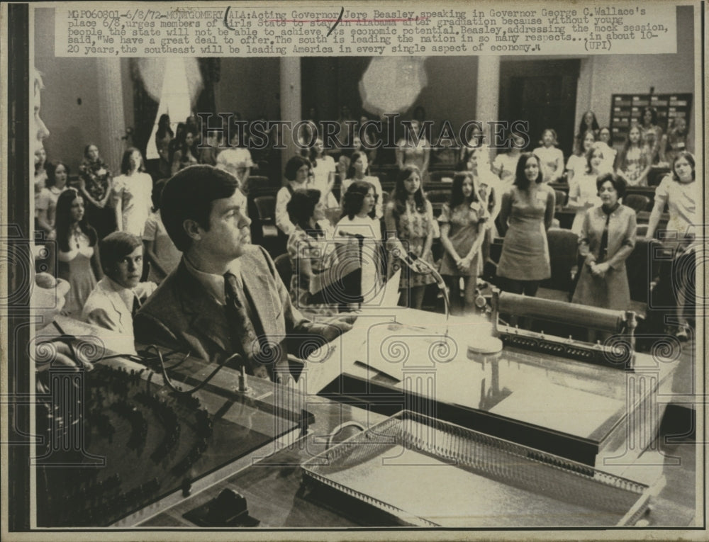 1972 Press Photo Gov. Jere Beasley speaking in Gov. George C. Wallace's Place - Historic Images