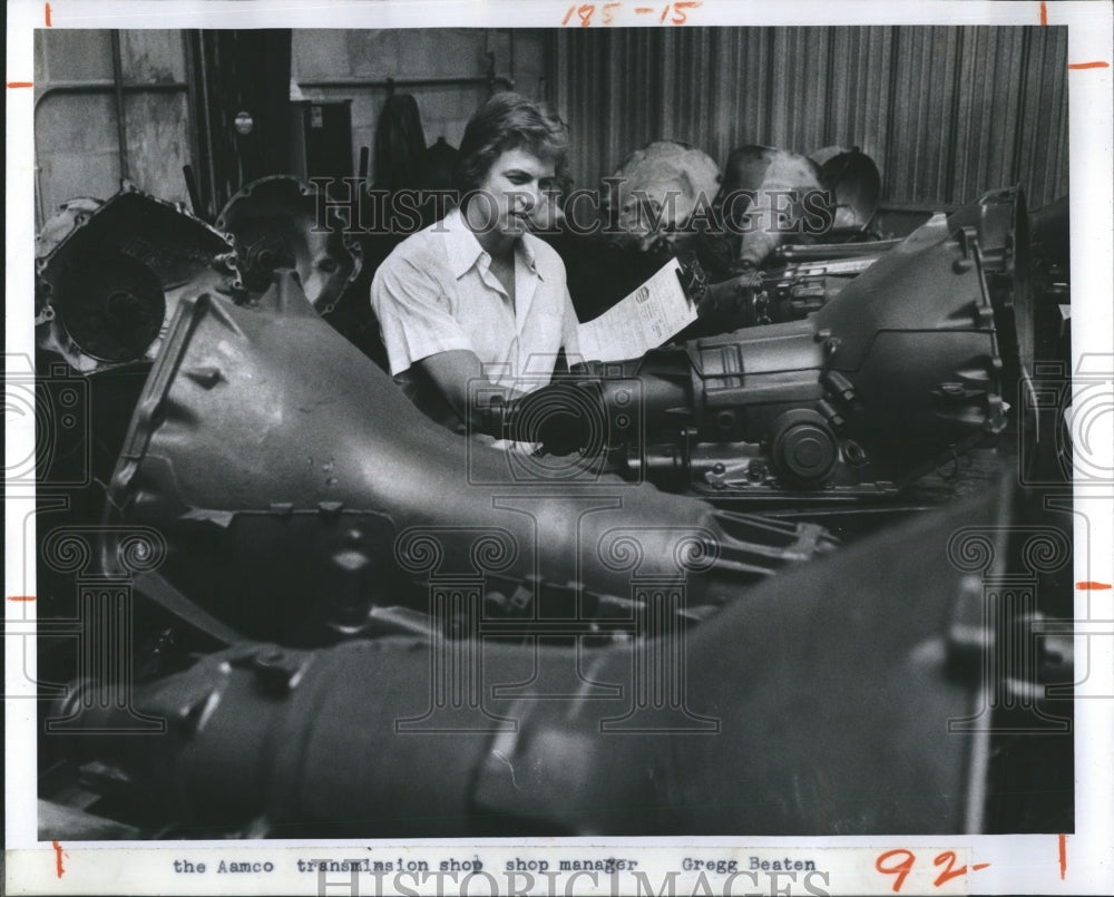 1976 Press Photo Gregg Beaten transmission shop - Historic Images