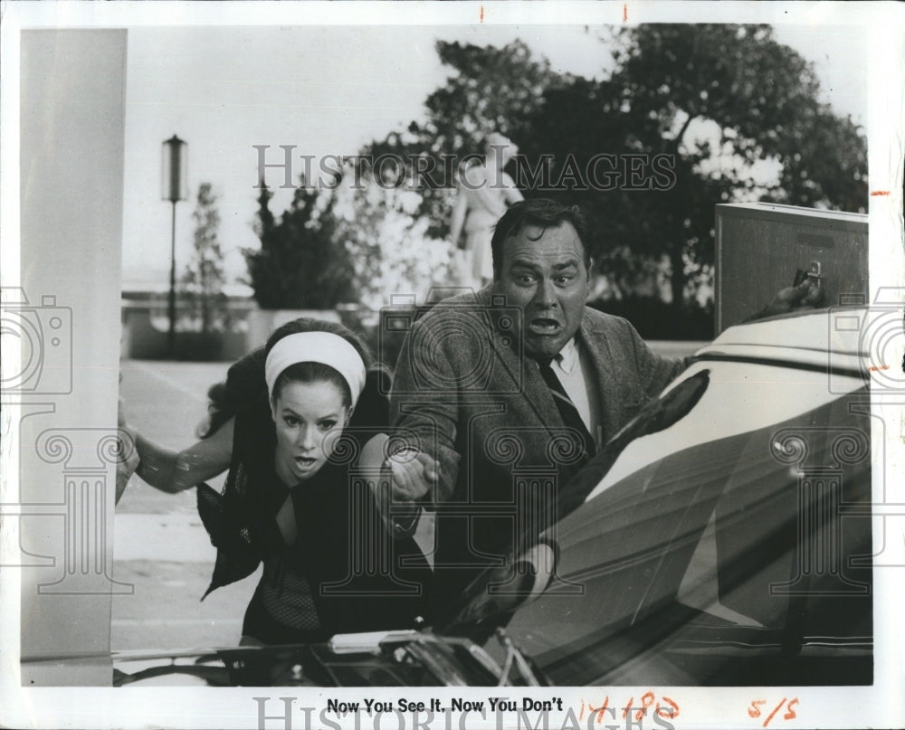 Press Photo Actor Jonathan Winters In Now You See It, Now You Don&#39;t - RSH06641 - Historic Images