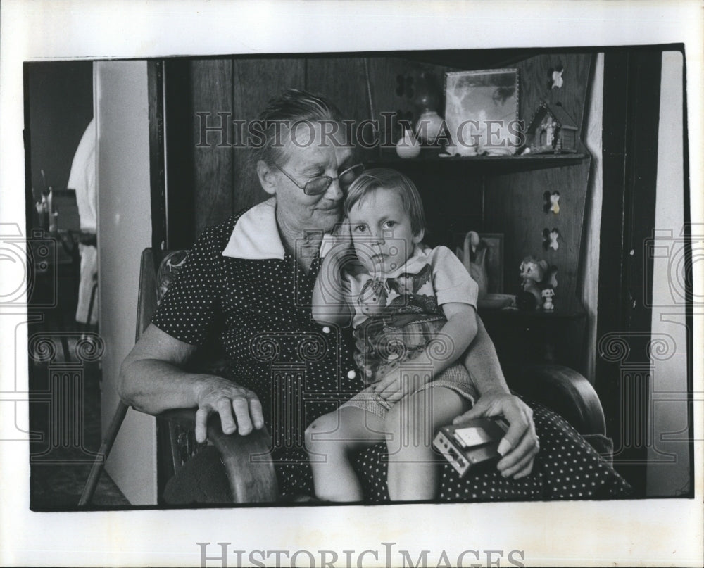 1976 Press Photo Mrs Annie Palmer Raised 10 Children - RSH06701 - Historic Images