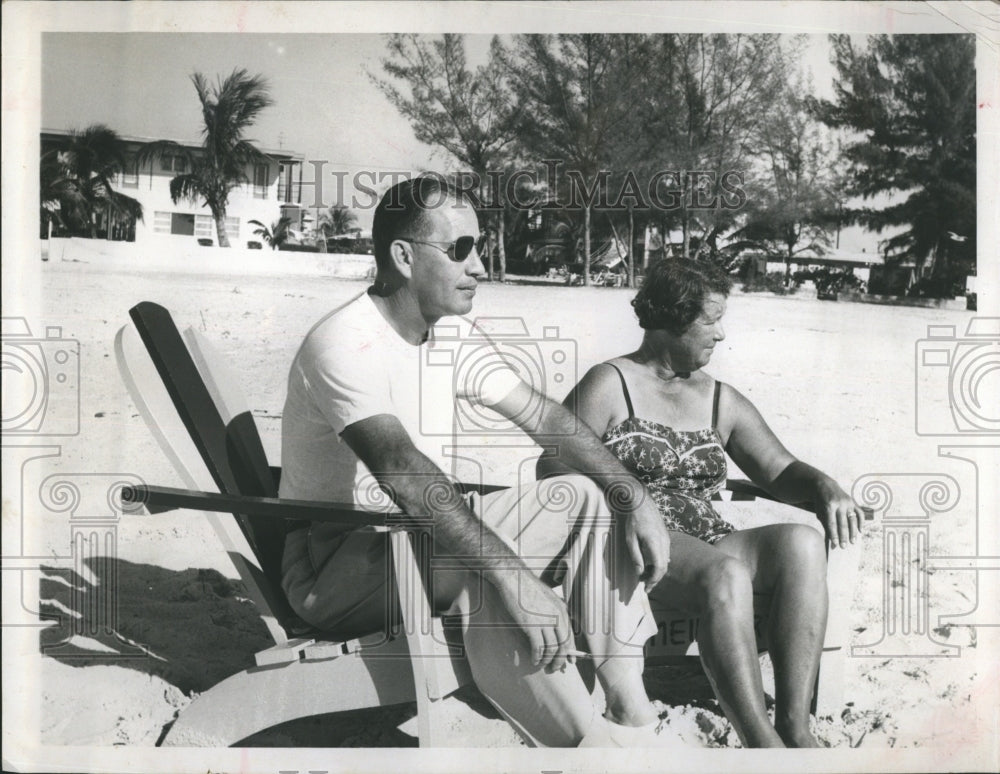 1956 Press Photo Mr. and Mrs. Jules Page Golf Clubs on beach - RSH06741 - Historic Images