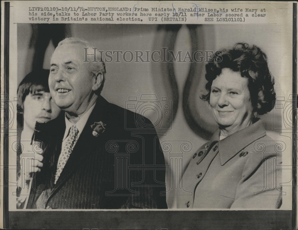 1974 Press Photo Prime Minister Harold Wilson &amp; Wife Mary Talks To Labor Party - Historic Images