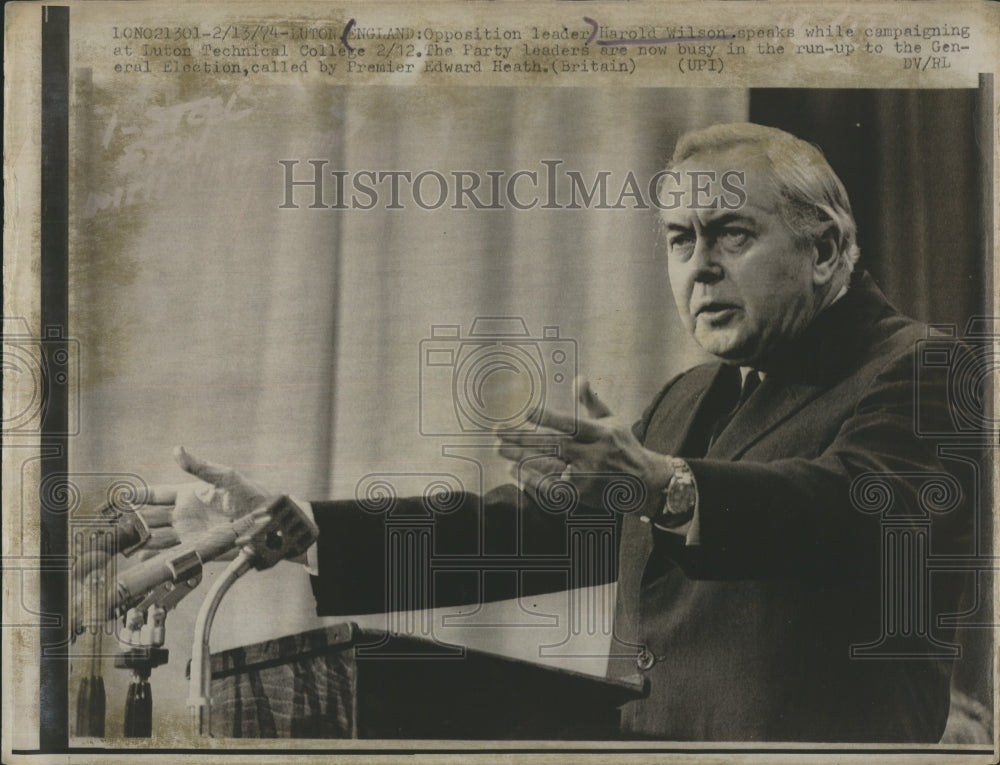 1974 Press Photo Opposition Leader Harold Wilson Luton Technical College England - Historic Images