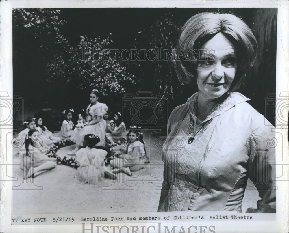 1969 Press Photo Geraldine Page And Members Of Children&#39;s Ballet Theater - Historic Images