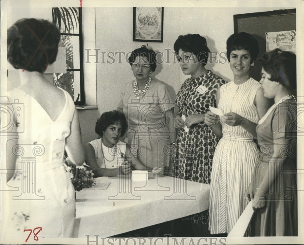 1962 Press Photo Boca Ciega's Girls Service Club Eitquette Discussion - Historic Images
