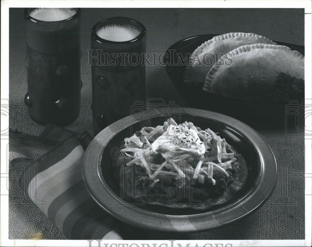 1982 Press Photo Tostadas Empanadas Meatless Mexican MEals - Historic Images