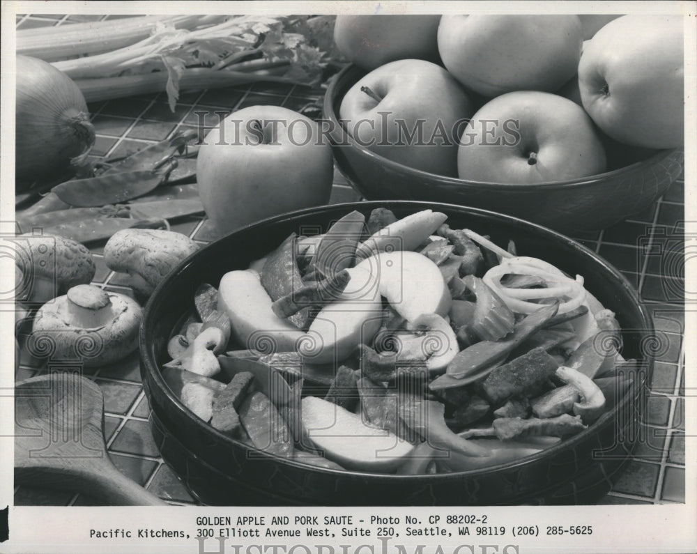 1985 Press Photo Golden Apple And Pork Saute With Vegetables Dish - RSH07083 - Historic Images