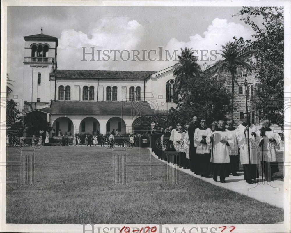 1966 Press Photo Procession Leaving Saint Leo Abbey Church Father Jerome - Historic Images