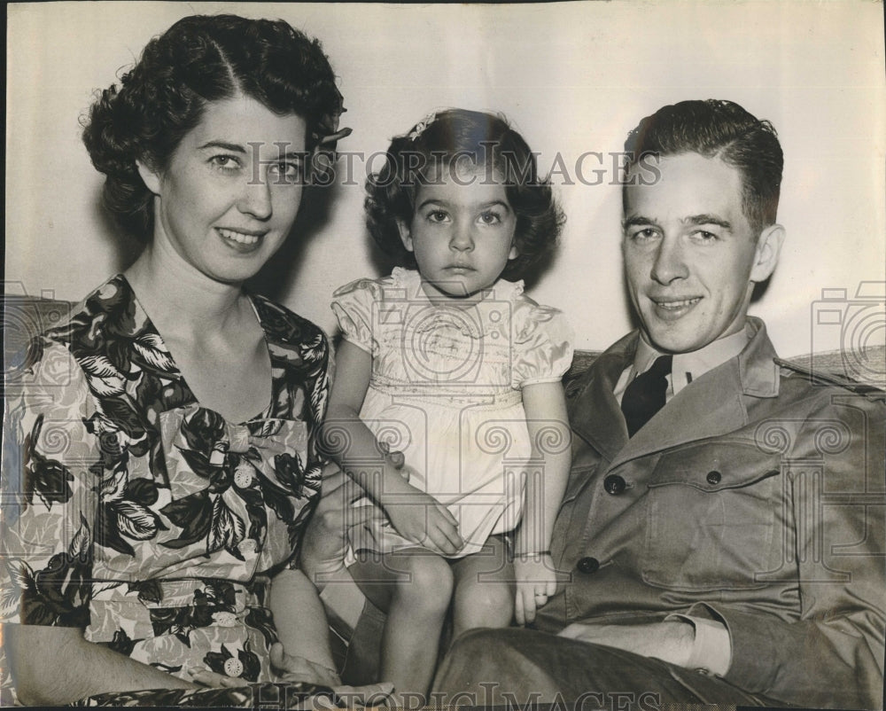 1944 Press Photo Ensign C William witt Mary Ben Morris Genevieve Ann - Historic Images