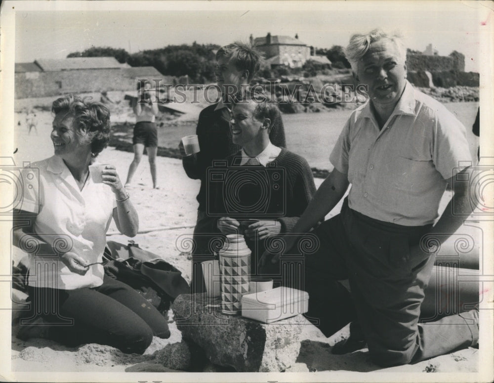 1964 Press Photo Harold Wilson Family - Historic Images