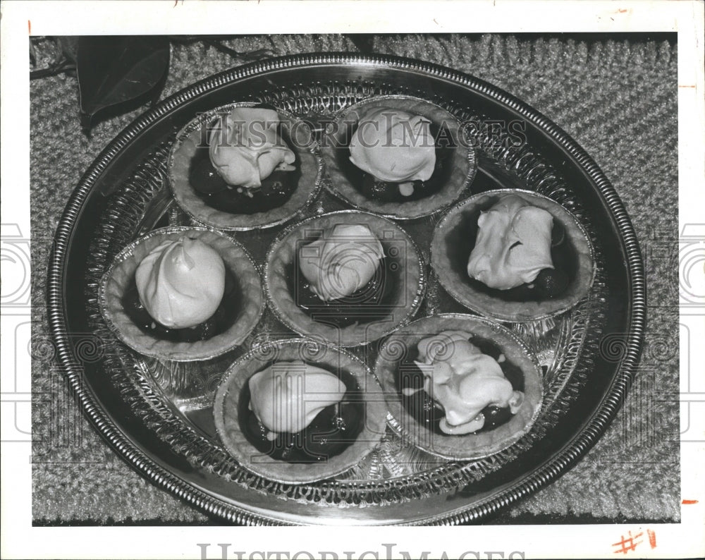 1981 Press Photo Strawberry Meringue Pies - Historic Images