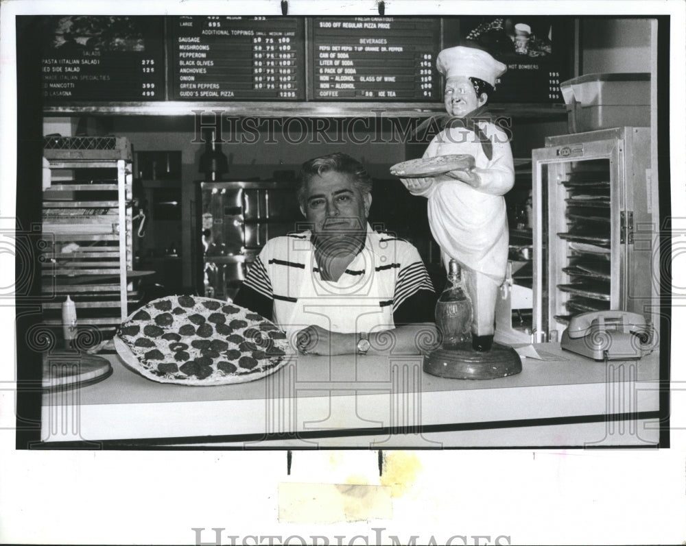 1991 Press Photo Bill Wells Sr. Owner And Cook At Pizza Cafe In Pinellas County - Historic Images