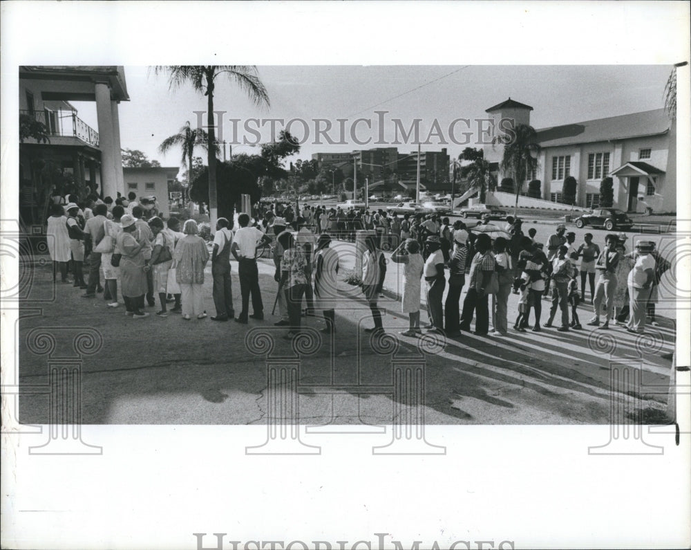 1983 Press Photo Free Food - Historic Images