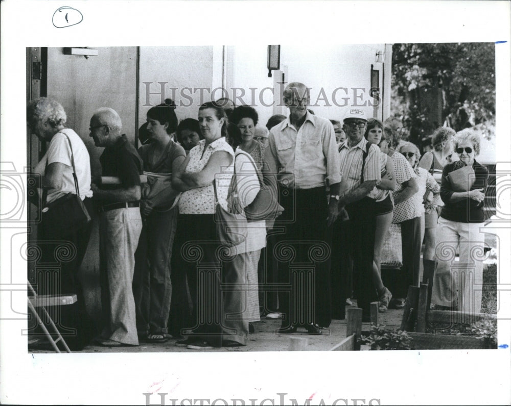 1984 Press Photo Free Food St Rita Catholic Church - Historic Images