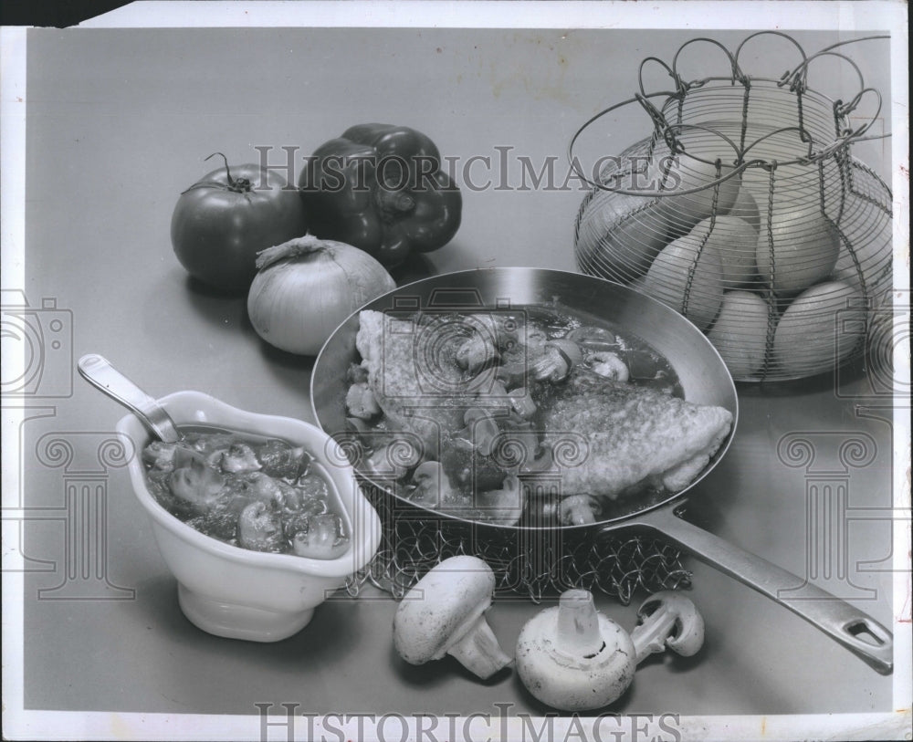 1983 Press Photo Breakfast Omelet Recipe With Onions And Mushrooms - Historic Images