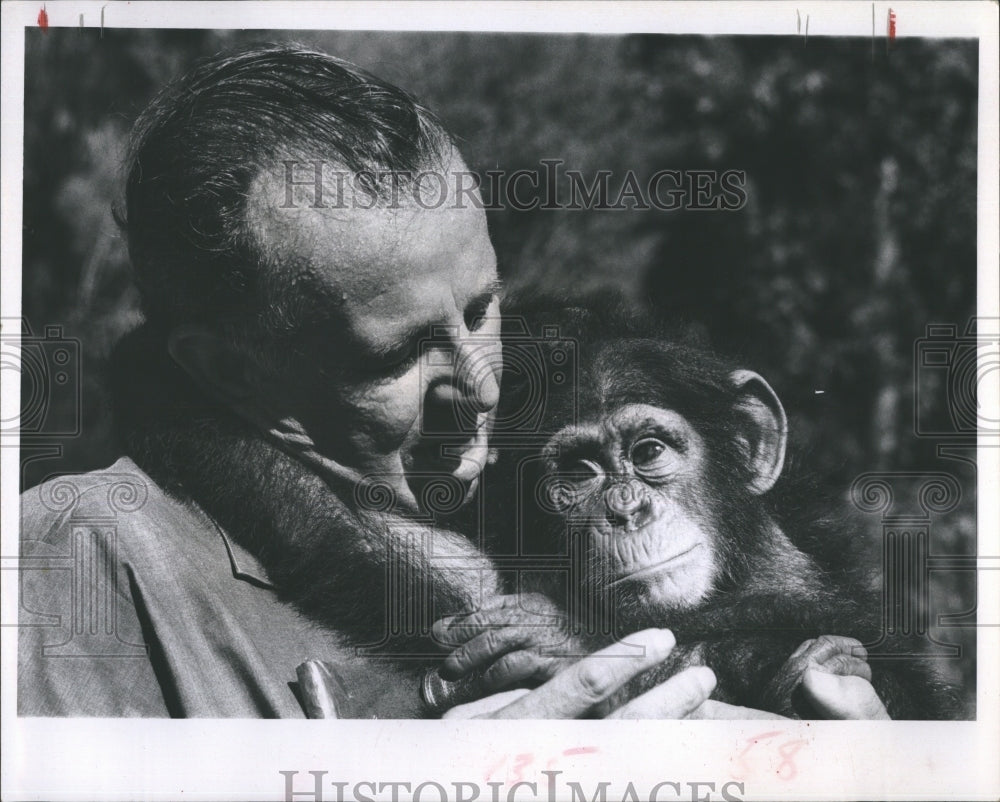 1968 Animal Trainer John Hamlet With Chimpanzee Monkey-Historic Images