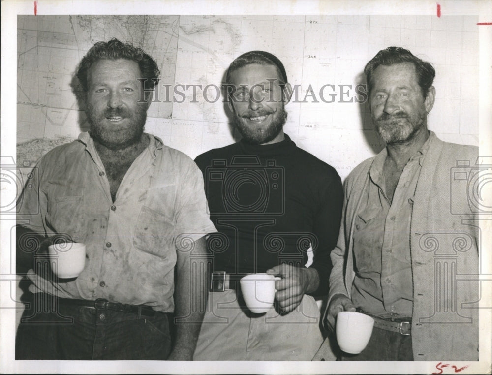 1962 Press Photo Three commercial fishermen rescued by the Coast Guard - Historic Images