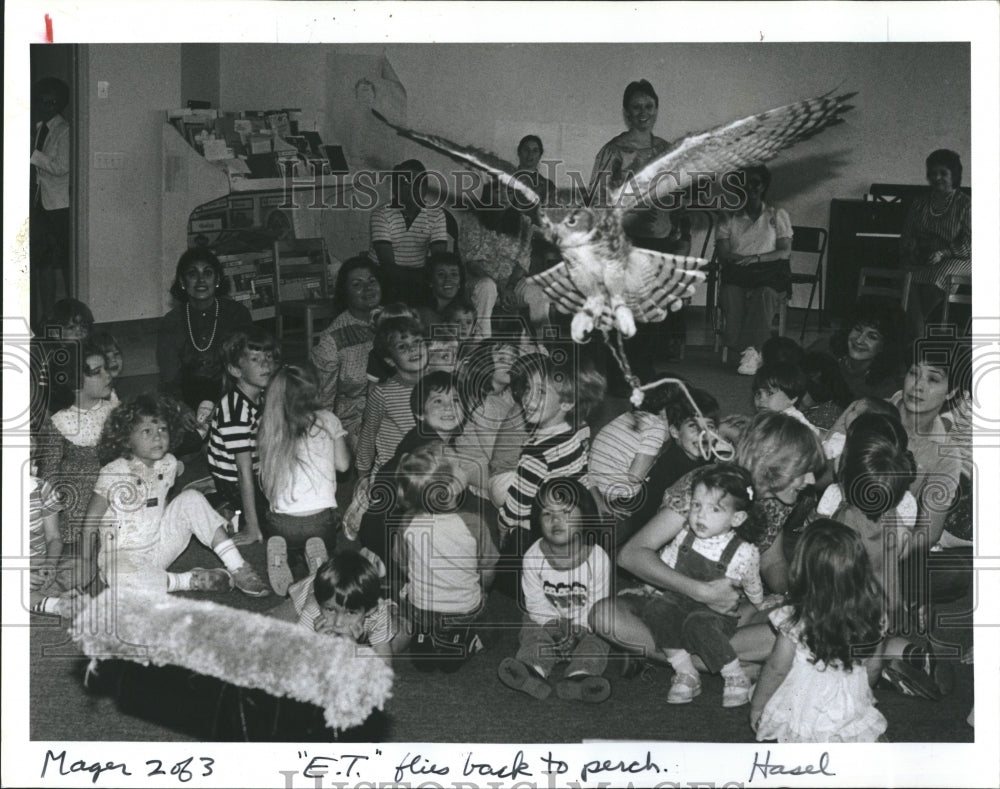 1984 Press Photo Doris Mager/Great Horned Owl/Save Our American Raptors Inc. - Historic Images