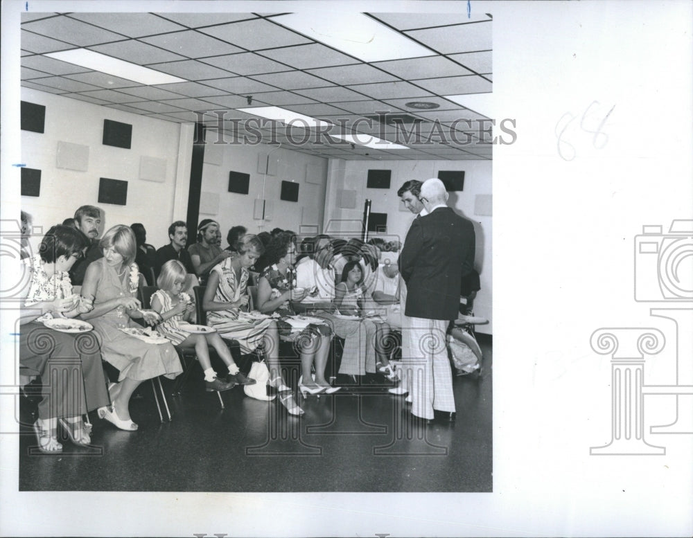 1977 Press Photo Pete Polski Retirement/Platemaking/T-I Company - RSH07627 - Historic Images