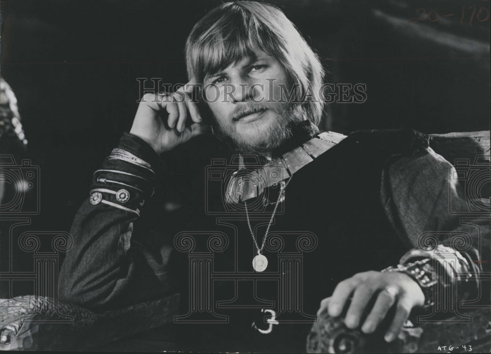 1974 Press Photo Michael york Guthrum Viking Chief - Historic Images