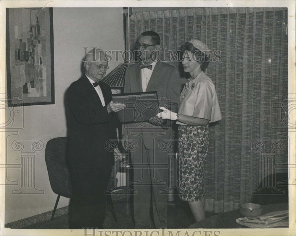 Press Photo of outgoing St. Petersburg Beach city manager E. C. Brandon Jr. - Historic Images