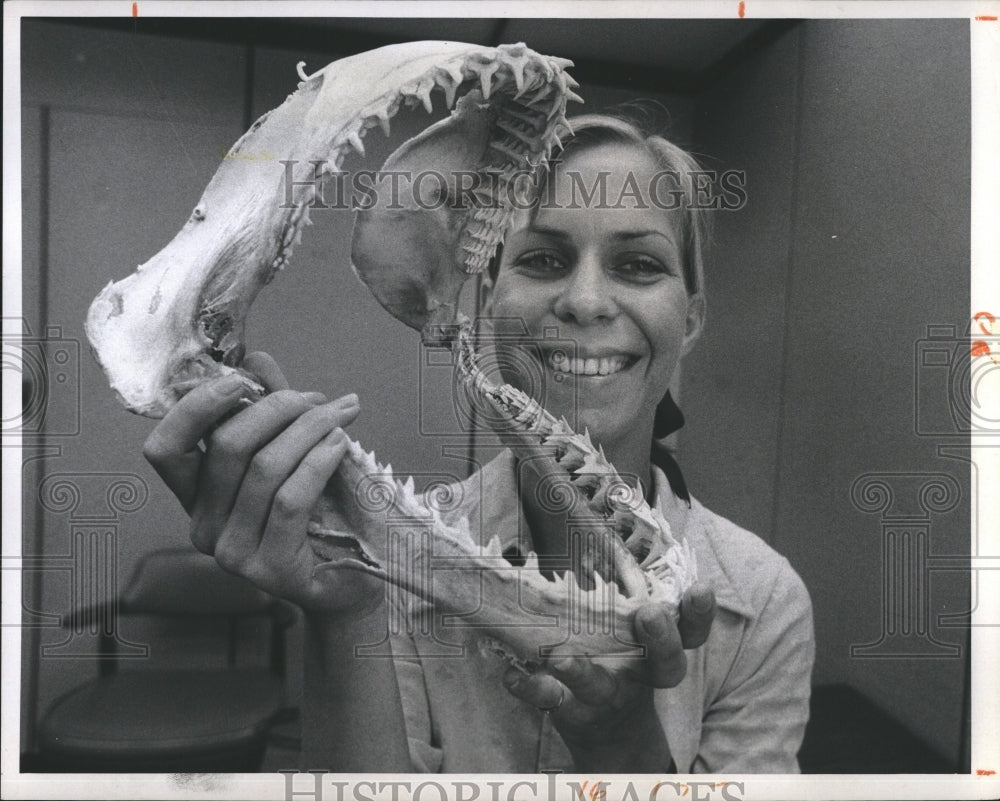 1973 Press Photo Patty Pope Lemon Shark - RSH07711 - Historic Images