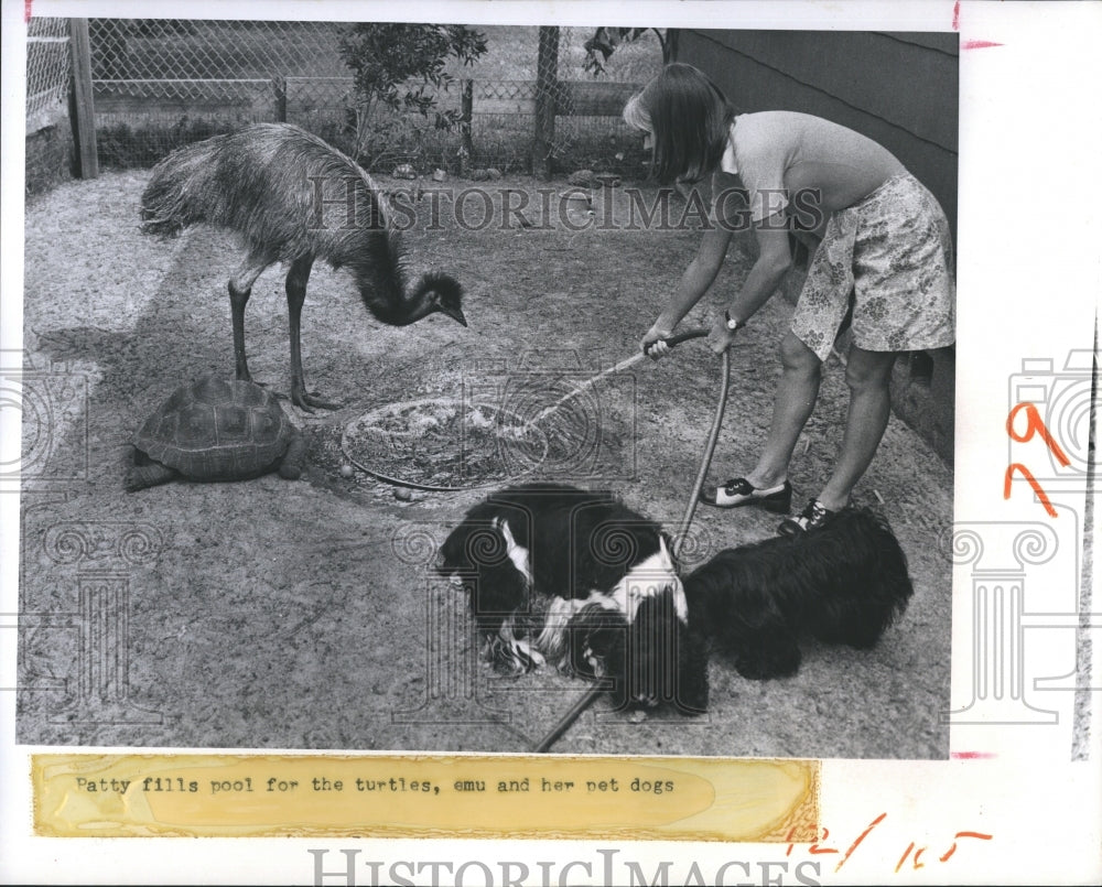 1973 Press Photo of Patty Pope feeding her some of her exotic pets - Historic Images