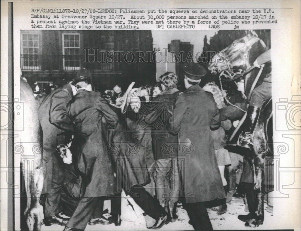 1968 Press Photo Police Demonstrators - Historic Images