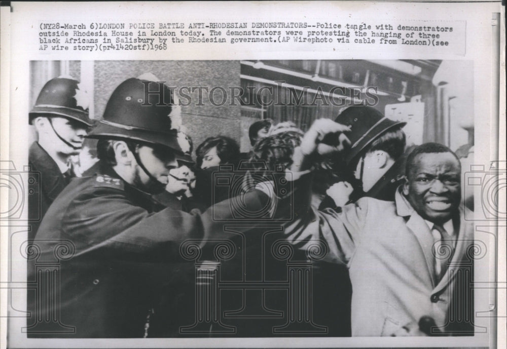 1968 Press Photo London Demonstrators - RSH07787 - Historic Images