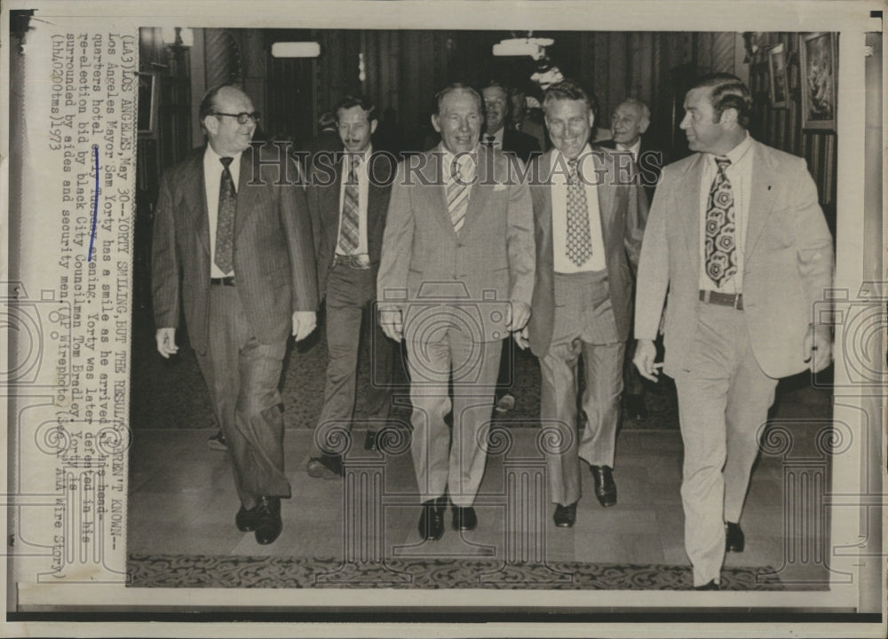 1973 Press Photo Sam Yorty Los Angeles Mayor &amp; Tom Bradley - Historic Images