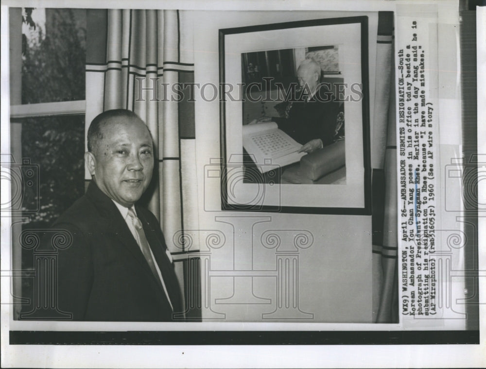 1960 Press Photo South Korean Ambassador You Chan Yang With Pic Syngman Rhee - Historic Images