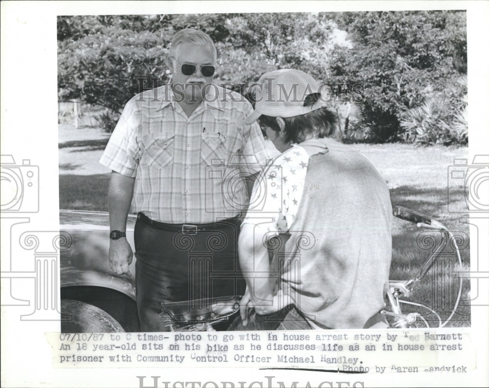 1987 Press Photo Community Control Officer Michael Handley - Historic Images