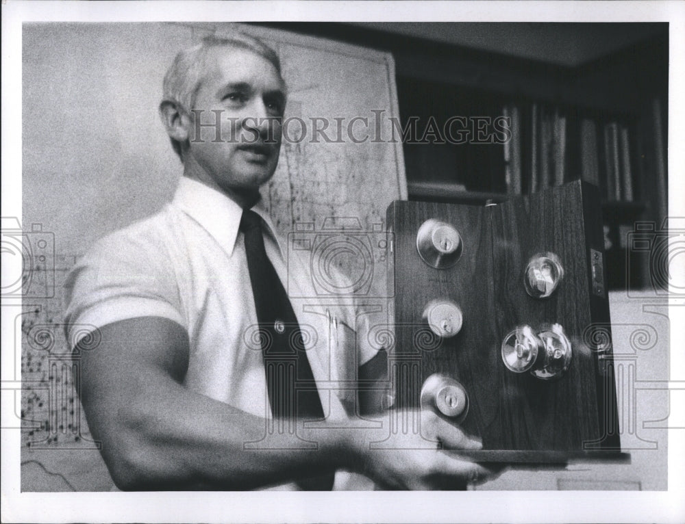 1974 Robert Bob Macy-Historic Images