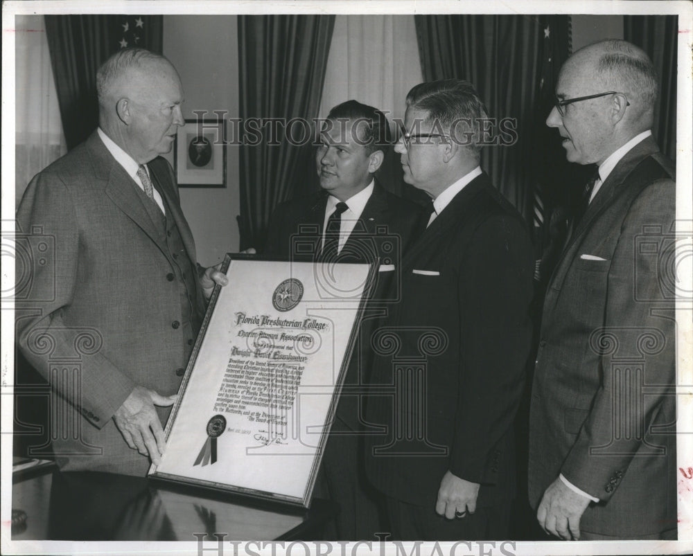 1959 Press Photo Eisenhower Made Alumni Of Florida Presbyterian College - Historic Images