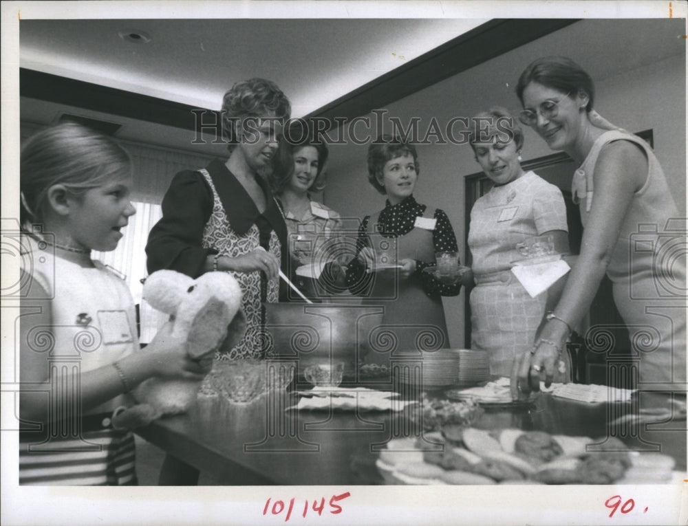 1970 Press Photo Florida Presbyterian College Wife - RSH08203 - Historic Images