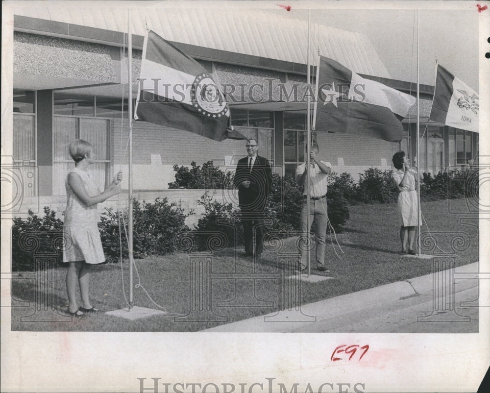 1967 Press Photo Florida Presbyterian College Flag Raising - Historic Images