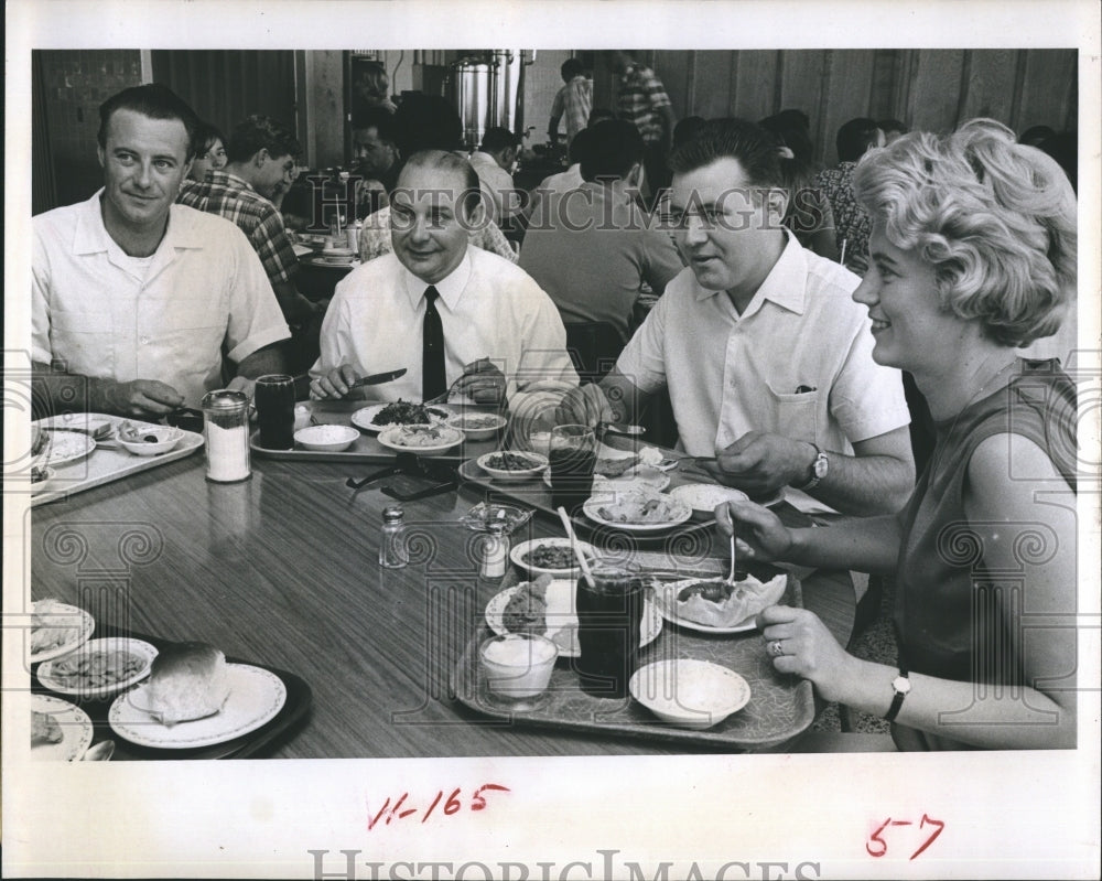 1966 Press Photo Participants in the German student exchange program. - Historic Images