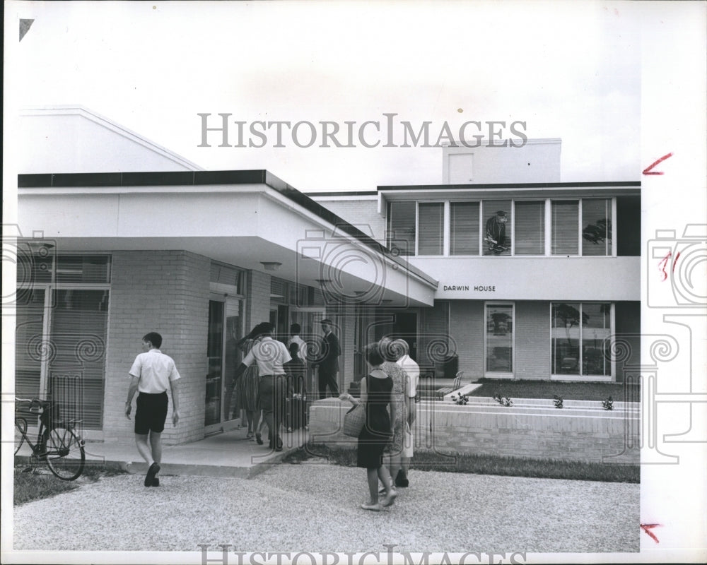 1964 Press Photo Florida Presbyterian College Dorms Students - RSH08337 - Historic Images