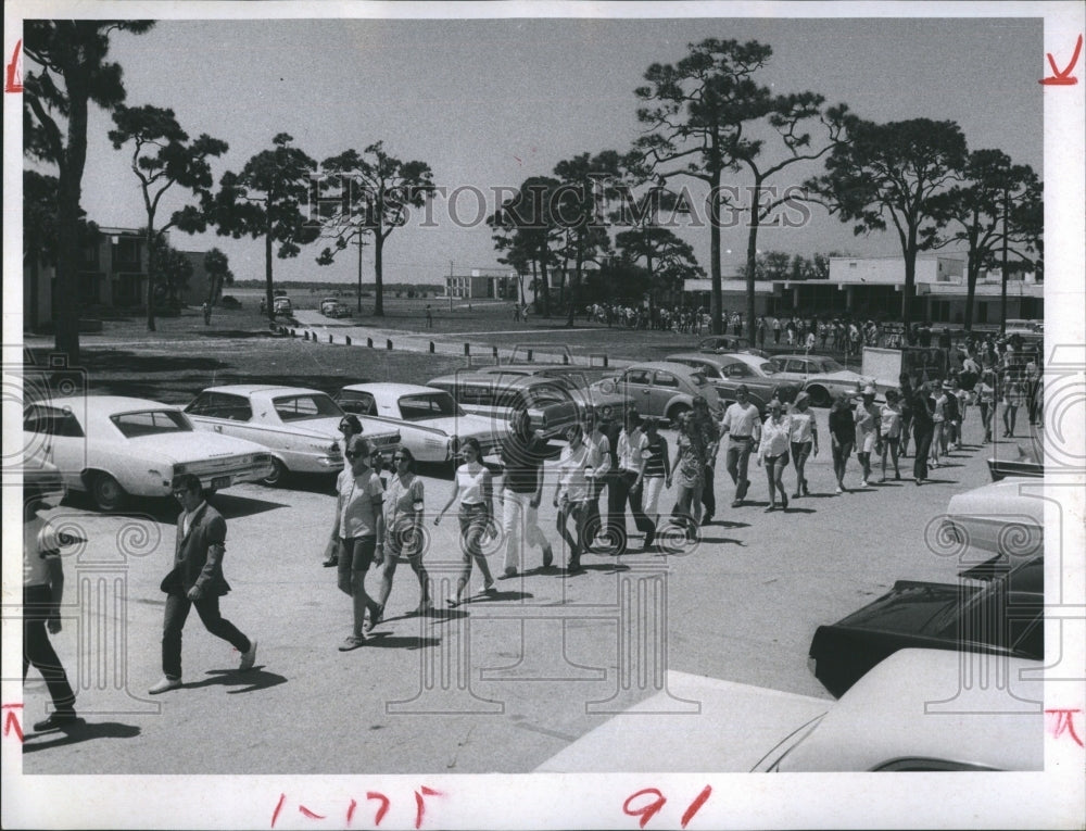 1970 Press Photo Florida Presbyterian College Students - Historic Images