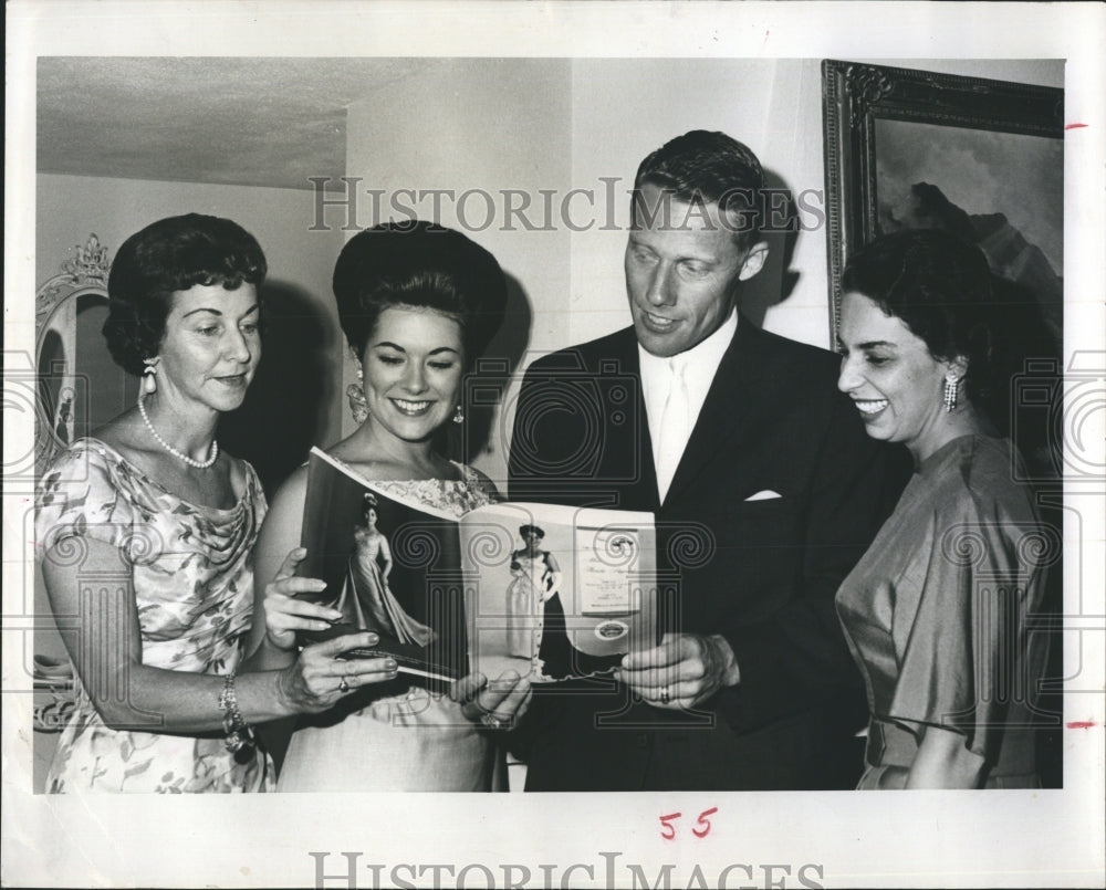 1964 Press Photo Mrs Mahie, Flora Jo Chandonnet "Miss Florida" Barry Hall - Historic Images