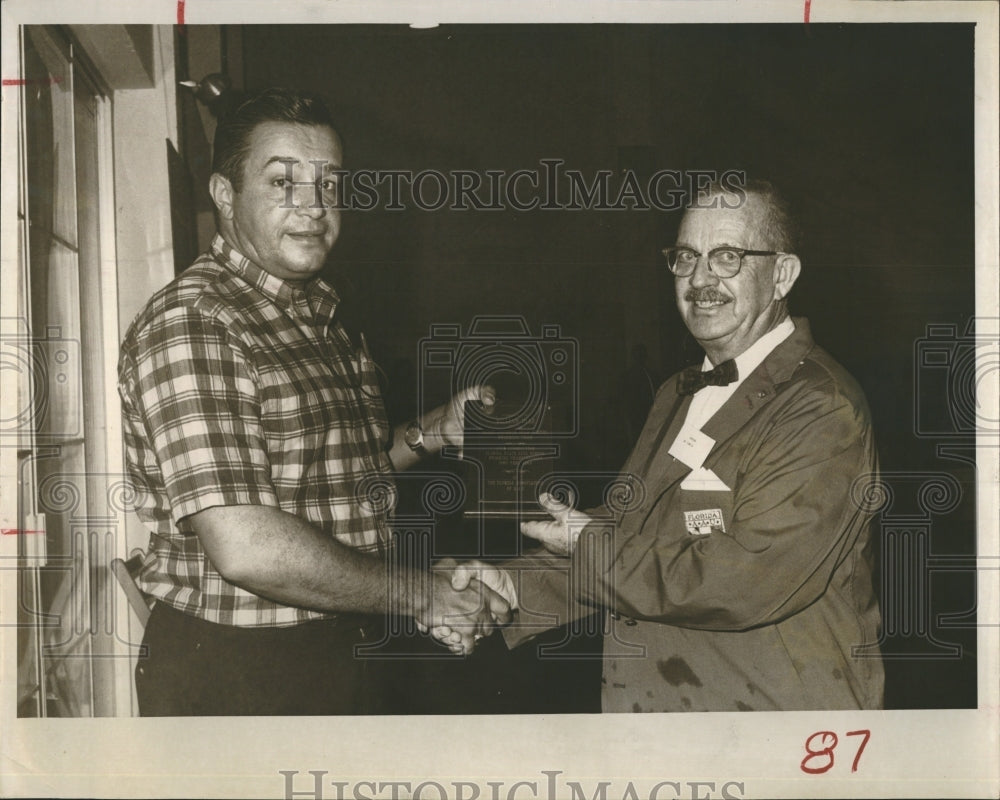 1963 Press Photo Coach Bill Diaz Receives Plaque For His Swimming Work - Historic Images