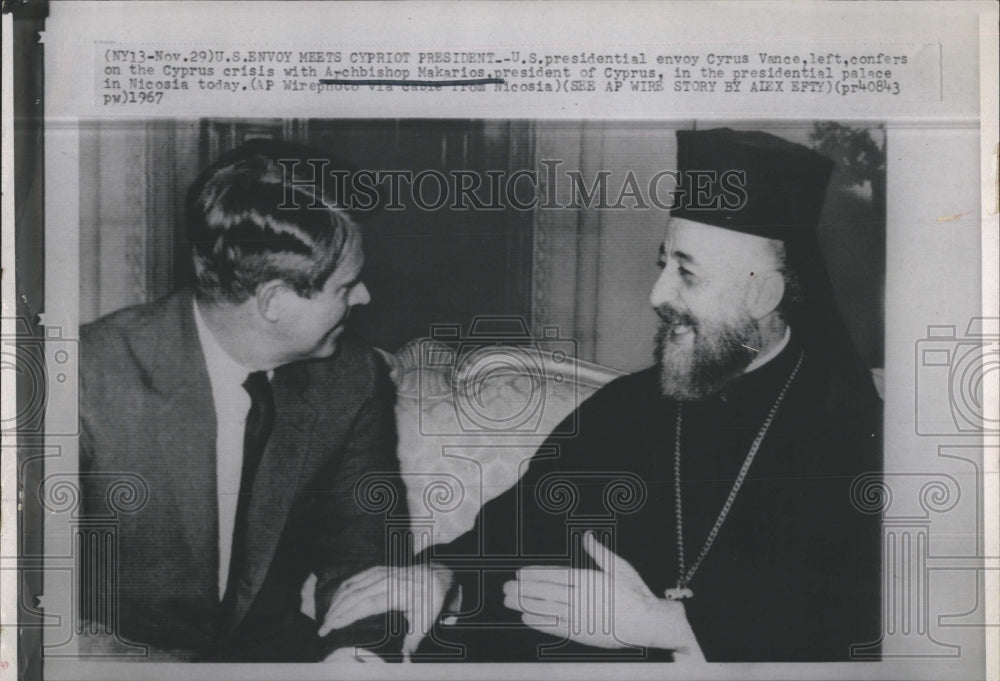 1967 Press Photo Cyrus Vance confers with Archbishop Makarios - RSH08499 - Historic Images