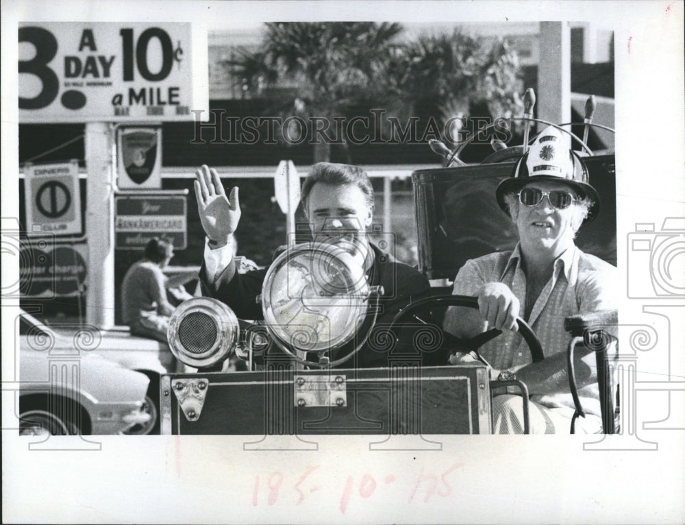 1972 US Rep CW Bill Young At Annual Xmas Parade In St Petersburg FL-Historic Images