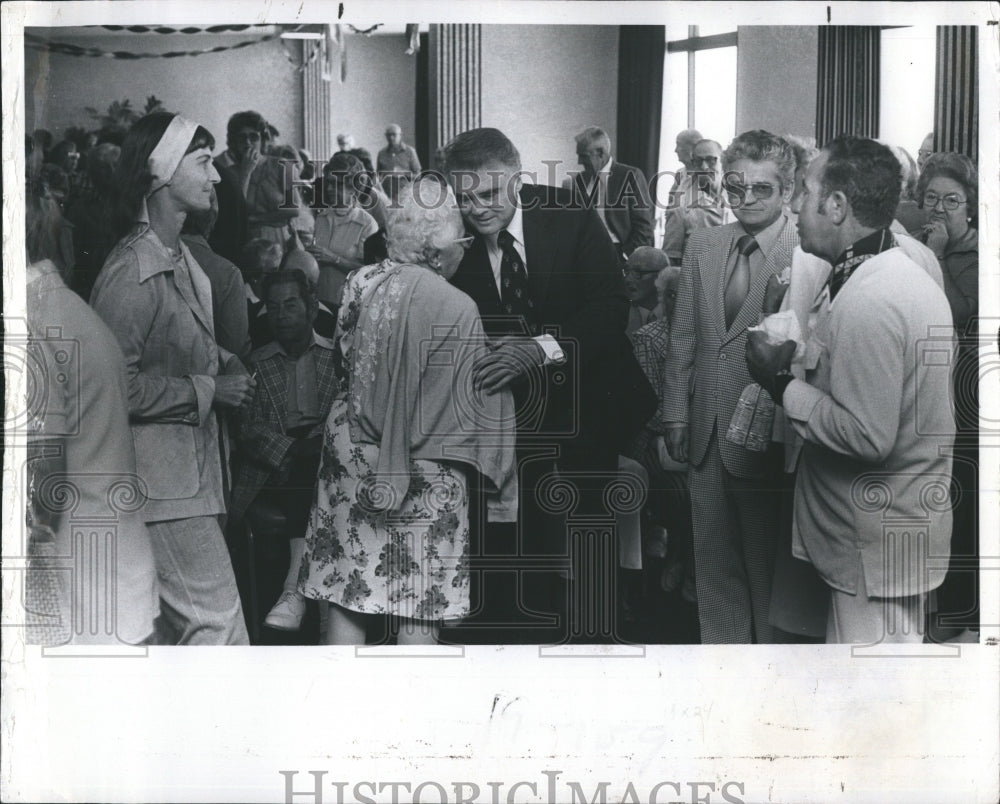 1978 Press Photo Congressman C.W. Young Talks With Mrs. Edwina Avery - Historic Images